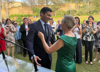 Fihr Kettani décoré Chevalier des Arts et des Lettres Fihr Kettani décoré Chevalier des Arts et des Lettres