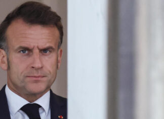 Macron met un coup de frein aux visas des diplomates algériens Macron met un coup de frein aux visas des diplomates algériens