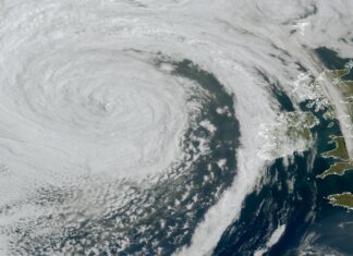 Erin ne menace pas le Maroc, mais vigilance sur les plages Erin ne menace pas le Maroc, mais vigilance sur les plages