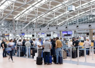 Une pénurie de kérosène menace le trafic aérien à Hambourg Une pénurie de kérosène menace le trafic aérien à Hambourg