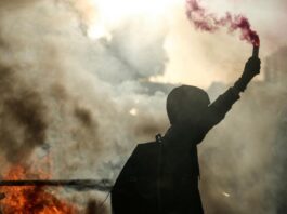 En France, le mouvement « Bloquons tout » perturbe trains et routes