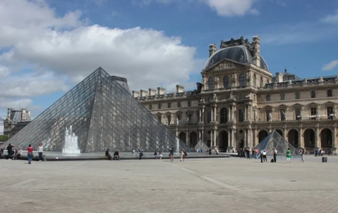 Le Louvre victime d’un vol digne d’un film, des bijoux historiques dérobés