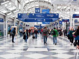 Une tempête de neige paralyse le trafic aérien aux États-Unis