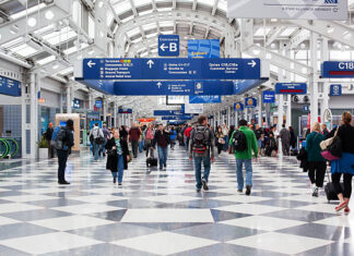 Une tempête de neige paralyse le trafic aérien aux États-Unis Une tempête de neige paralyse le trafic aérien aux États-Unis