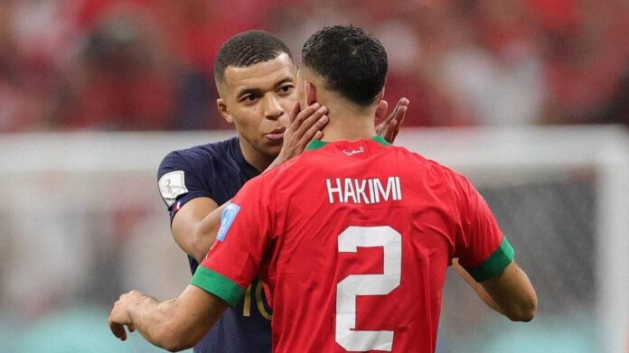 Mbappé présent au match Maroc-Mali avec le maillot d’Hakimi