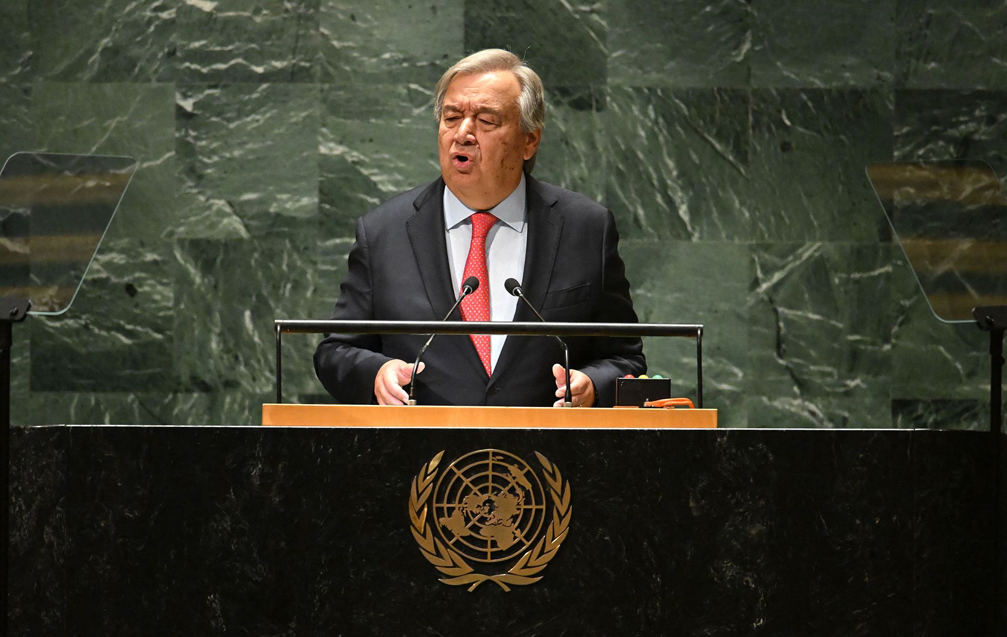 antonio-guterres (1) L’ONU invite à repenser les priorités mondiales à l’aube de 2026
