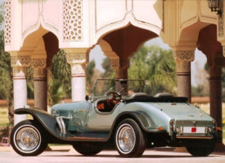 Le Maroc inaugure son pavillon au salon Rétromobile à Paris Le Maroc inaugure son pavillon au salon Rétromobile à Paris