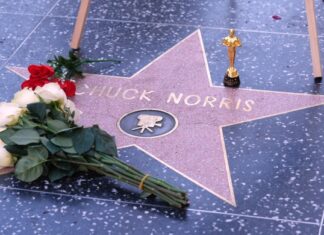 Hollywood rend hommage à Chuck Norris Hollywood rend hommage à Chuck Norris