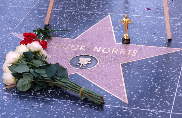 Hollywood rend hommage à Chuck Norris