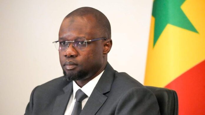 Face à la crise, le Sénégal restreint les déplacements officiels