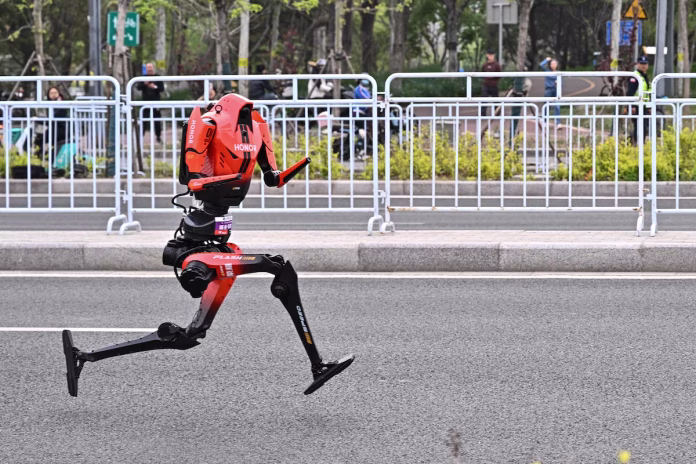 Le record mondial du semi-marathon appartient désormais à... un robot !