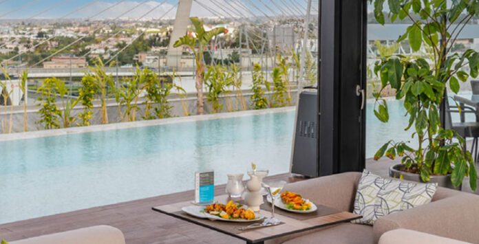 Restaurant Guru salue l’excellence du Rooftop Kenzi Sidi Maarouf