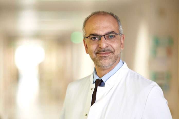 Le cancérologue Jalid Sehouli honoré à l’ambassade du Maroc à Berlin