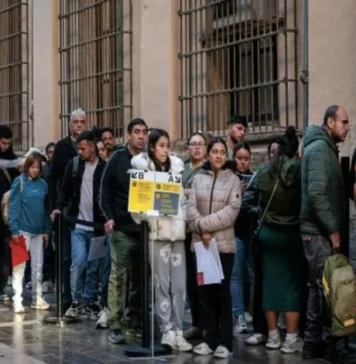 Migrants : l’Espagne face à près de 900.000 demandes Migrants : l’Espagne face à près de 900.000 demandes