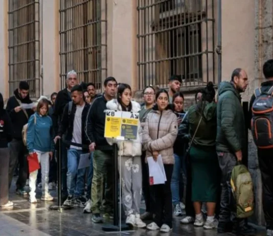 Migrants : l’Espagne face à près de 900.000 demandes Migrants : l’Espagne face à près de 900.000 demandes